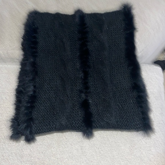 Woman’s scarf - Picture 1 of 4